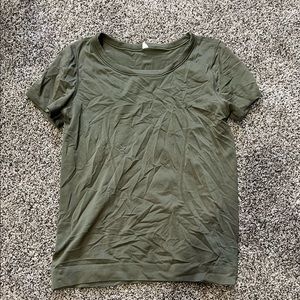 Lulu swiftly breathe tee. 8.